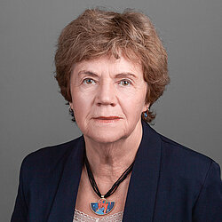 LU Cēsu filiāles vadītāja Mārīte Raudziņa