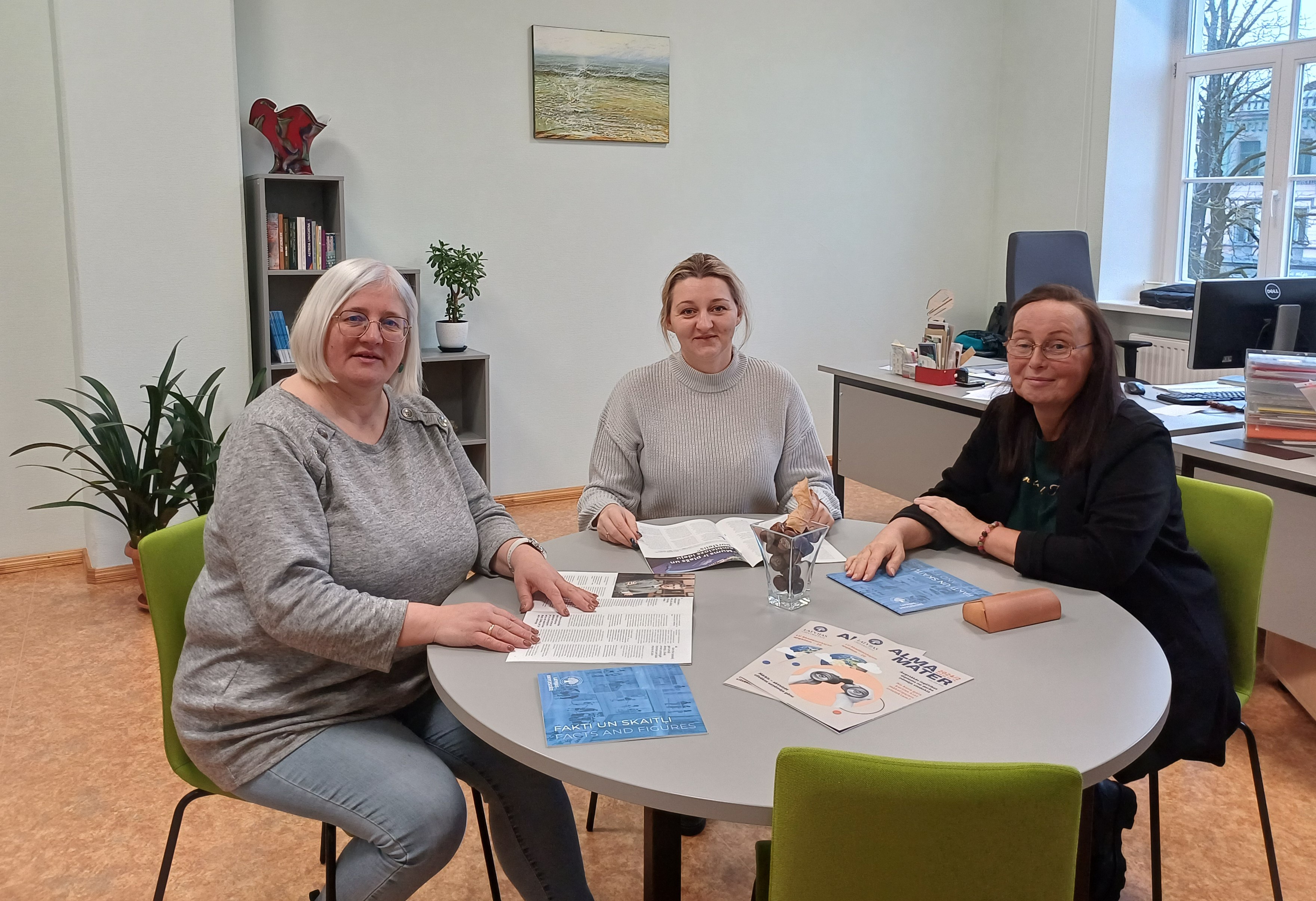 LU Cēsu filiāles studiju programmas "Sociālais darbs" trīs studentes no Alūksnes.