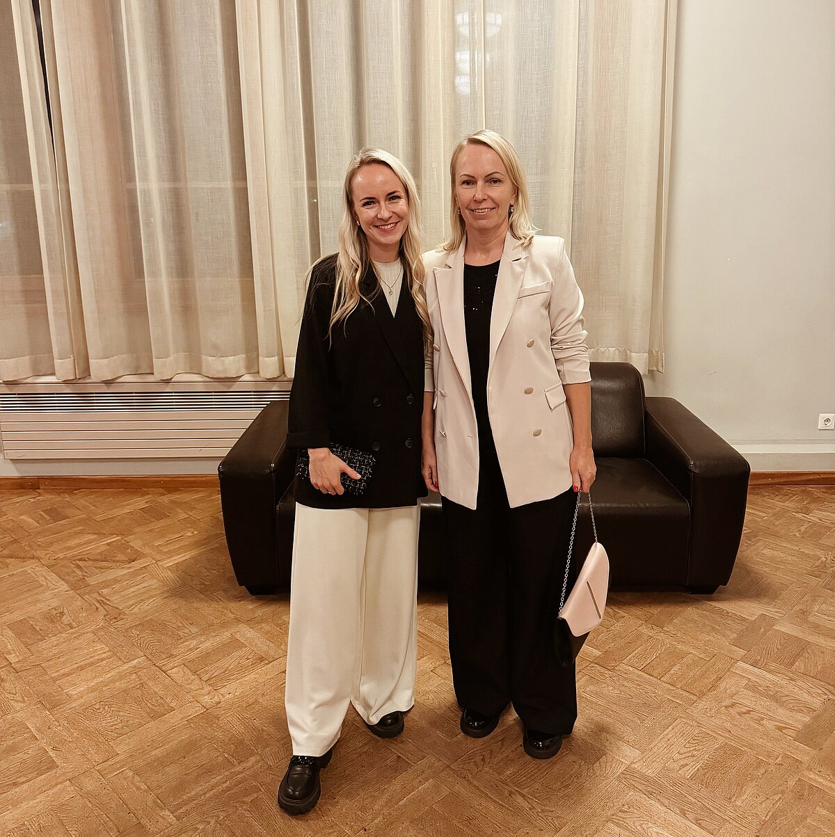 LU Madonas filiāles absolvente Ance Abramova ar mammu. Foto no personīgā arhīva. LU Madonas filiāles absolvente Ance Abramova ar mammu.