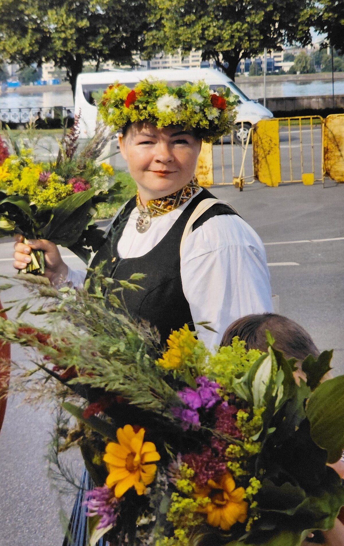 LU Madonas filiāles 2026. gada ziemas absolvente Evita Šuļja XIII Latvijas Skolu jaunatnes dziesmu un deju svētkos Rīgā. Foto no personīgā arhīva LU Madonas filiāles 2026. gada ziemas absolvente Evita Šuļja XIII Latvijas Skolu jaunatnes dziesmu un deju svētkos Rīgā