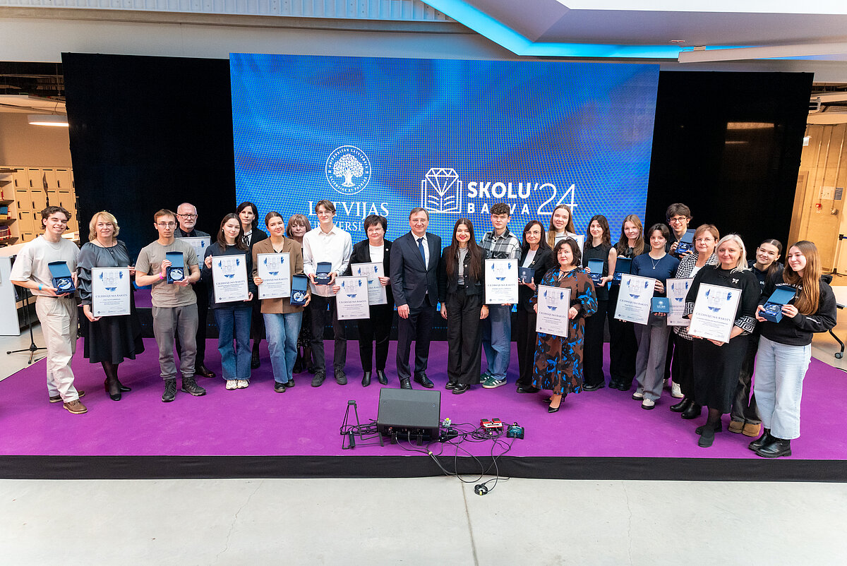 LU studiju festivāla Universs@LU” skolu balvas pasbiegšana