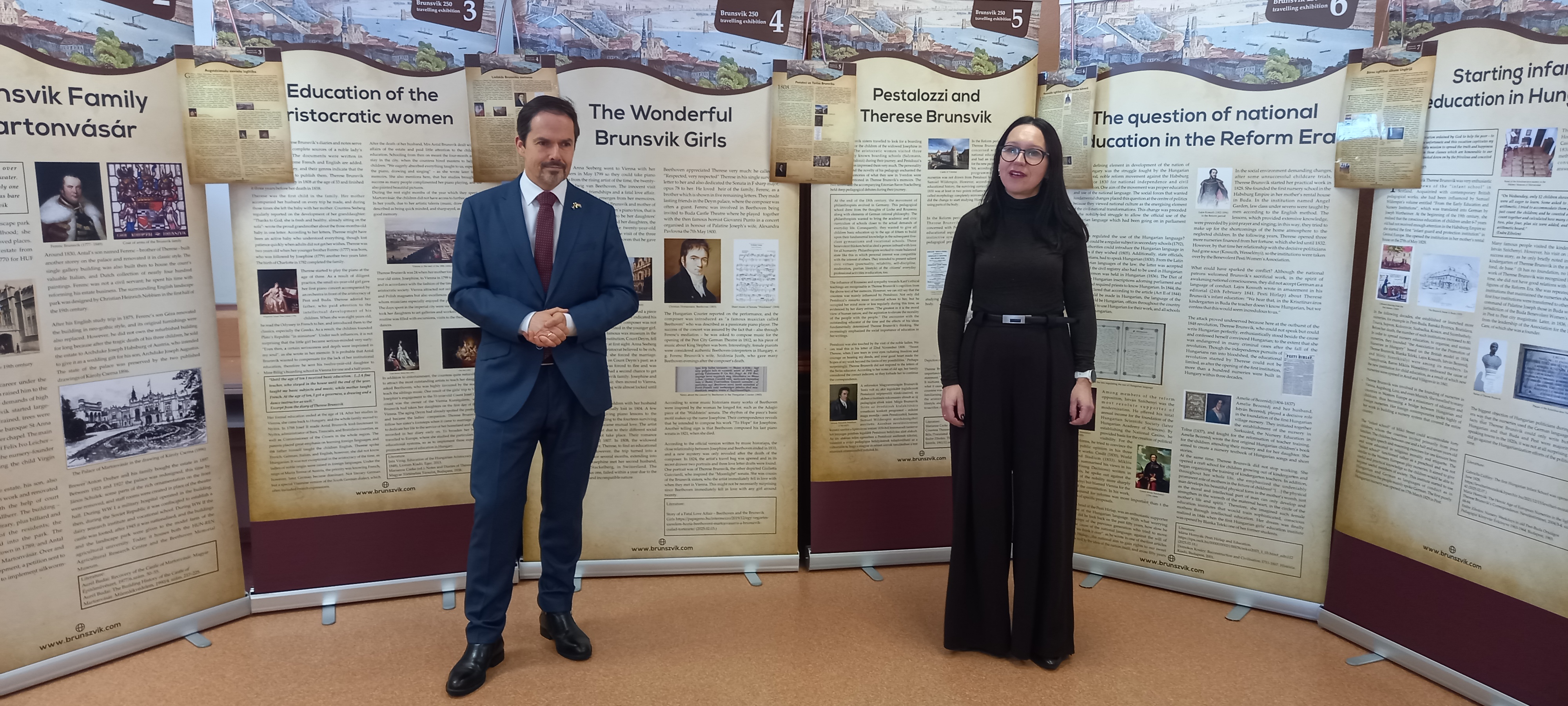 Ungārijas vēstnieks Latvijā Ģerģs Urkuti LU Jēkabpils filiālē atklāj ceļojošo izstādi par Terēzi Brunsviku